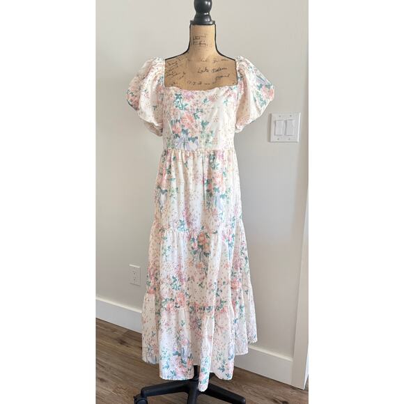 Lovelo Dresses & Skirts - Lovelo Floral Eyelet Tiered Puff Sleeve Midi Dress Size Large